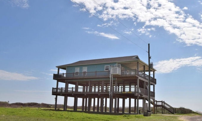 Gilchrist House | Pet-Friendly Bonita Vista: Oceanfront Retreat in Gilchrist
