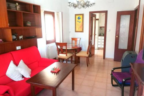 Onil Apartment | Cozy Apartment in Central Onil - Pet and Child Friendly