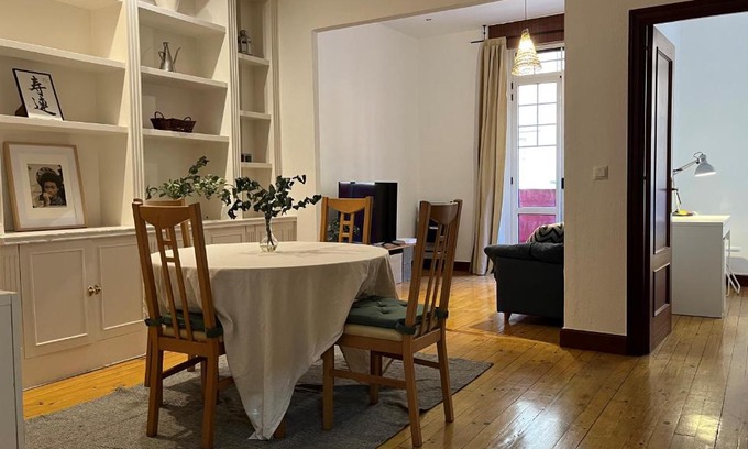 Castanos Apartment | Central Apartment with Family and Pet-Friendly Amenities