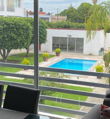 Leon Apartment | Convenient Bonito Depto: Your Ideal Family Getaway