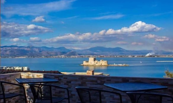 Nafplio House | Comfortable Bonne Nuit Pension with Breakfast & Family Amenities