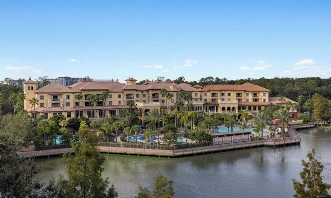 Lake Buena Vista Condo | Bonnet Creek, one bedroom, 5 minutes from Disney
