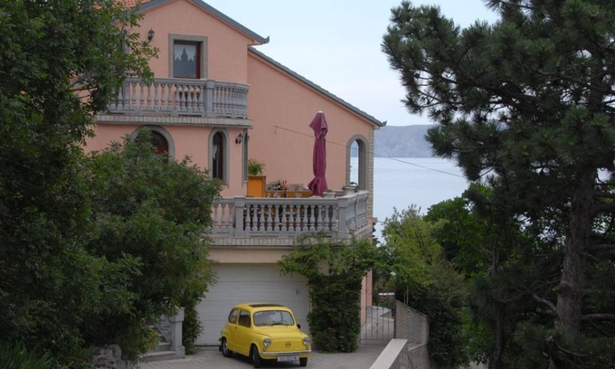 Vratarusa Apartment | Experience BONO Apartment 1: Ocean View & Family-Friendly