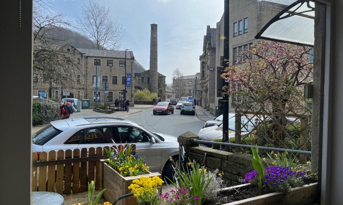 Wadsworth Apartment | Eco-Friendly Escape at Bonsalls Central Hebden Bridge