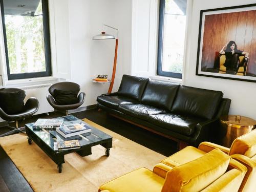 Paco De Arcos House | Kid-Friendly Bonvalot Guest House with 9/10 Rating