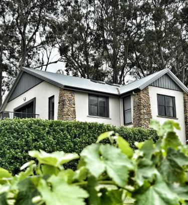 Pokolbin House | Experience Bonvilla Estate: Top-Rated Retreat with Hot Tub
