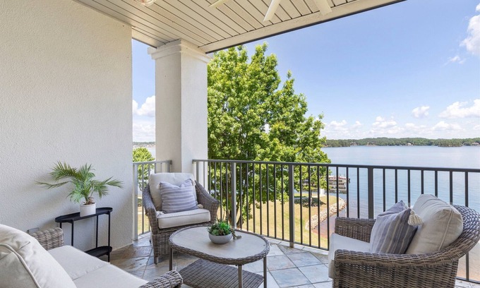 Dadeville Condo | BOOK 4 NIGHTS GET 2 FREE! 2 BR Lake Martin Condo w/Boat Slip!