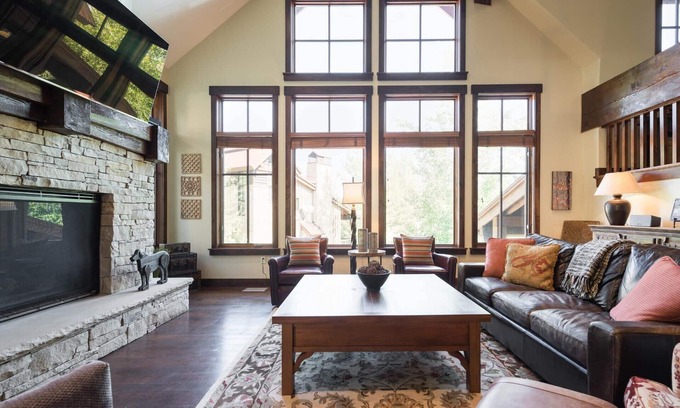 North Park City Cottage | Inviting Ski Chalet at Silver Star #04 with Hot Tub & Spa