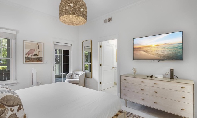 Watercolor Condo | Discover Park District: Scenic Views & 2 Adult Bikes!