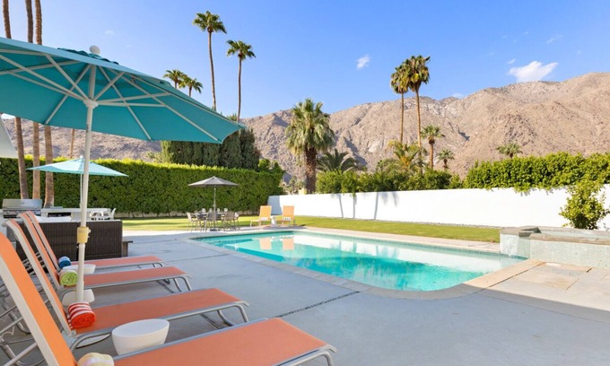 Vista Las Palmas House | Experience Unobstructed Mountain Views at Classic Alexander Home