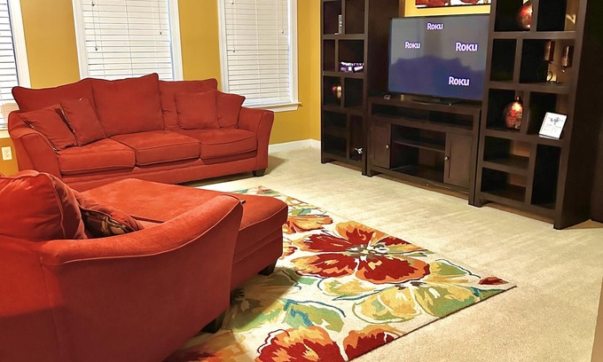 Charlotte House | Discover a Cozy 4 Bedroom Home Near University - Free WiFi