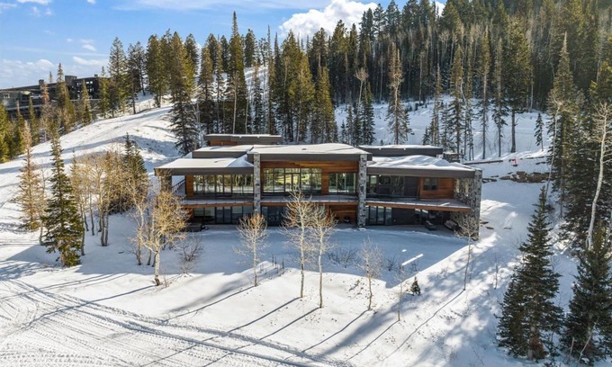 Park City House | Exclusive Ski-in Home with Hot Tub & Family-Friendly Amenities