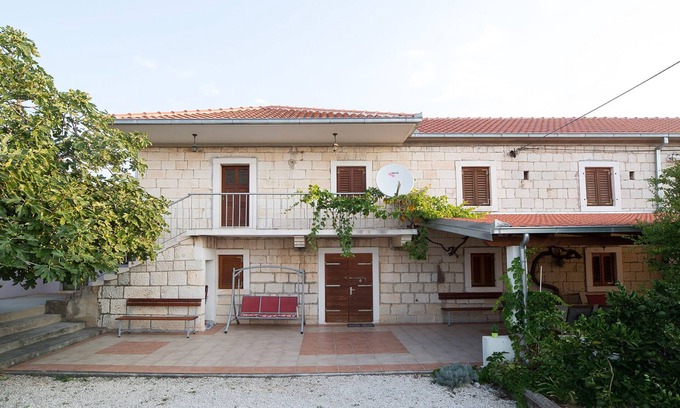 Seget Donji House | Discover a Beautiful Dalmatian Stone House for 10 Guests