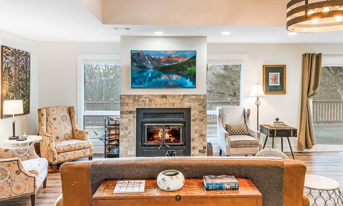 Rogers House | Booking BBQ & Fall Now!+Pets+Scenic Getaway