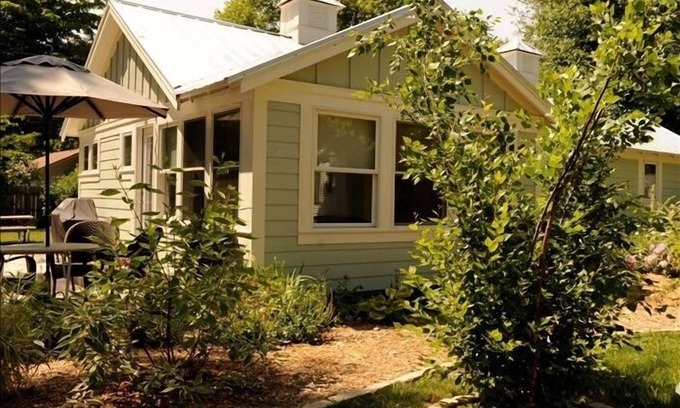 Spring Lake Cottage | Book Your Summer Getaway: Perfect for Families & Breakfast