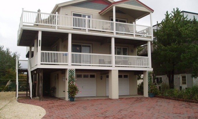 South Beach Haven House | Book Your Dream Getaway: 9.8 Rated Home with Pool!