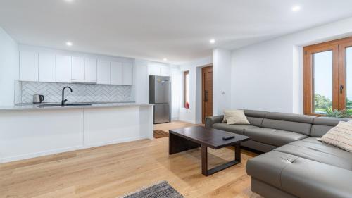Dajla House | Experience Boomerang: Holiday House with Sea View & Family Comfort