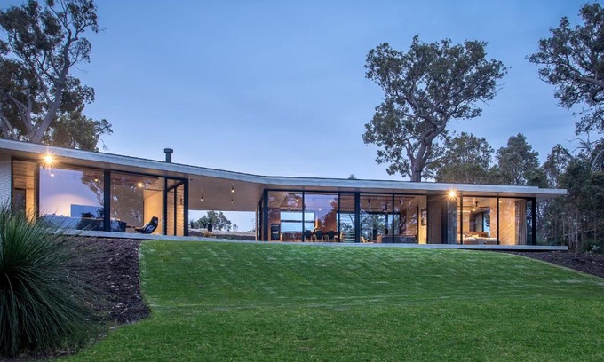 Quindalup House | Family-Friendly Boomerang House with Perfect 10/10 Rating