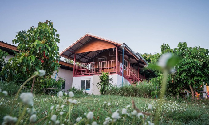 Khon Kaen Hotel | Discover Boontawee Homestay: Family-Friendly Amenities Await