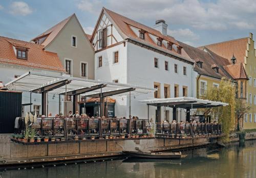 Amberg Hotel | Discover Bootshaus Amberg: Highly Rated & Pet Friendly