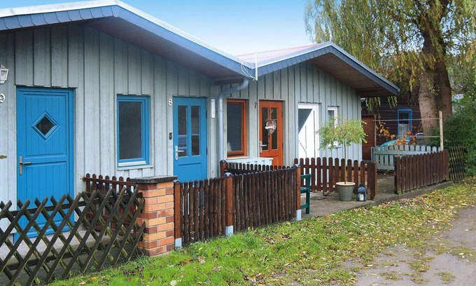 Mirow House | Cozy Boathouse in Mirow with Covered Terrace & Breakfast