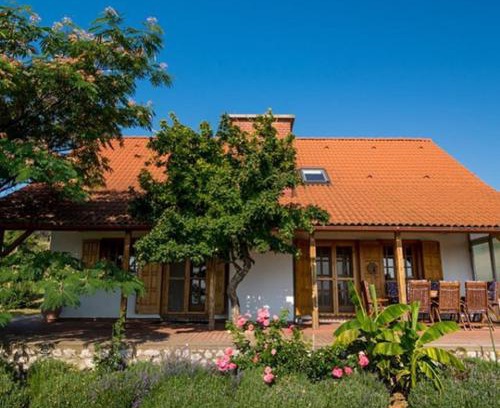 Nagyharsany House | Unforgettable Stay at BorászPorta - Top Rated with Hot Tub