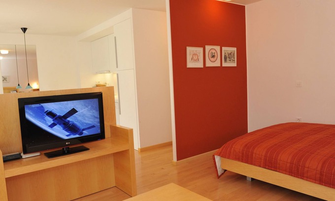 Bezigrad District Apartment | Top-Rated Bor Tour As: Family-Friendly Stay with Free WiFi