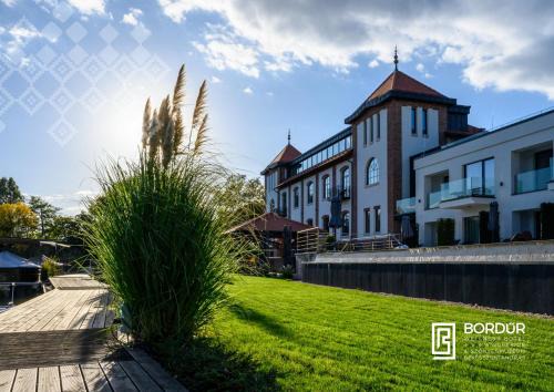 Bekesszentandras Hotel | Relax at Bordűr Wellness Hotel with Ocean View & Spa