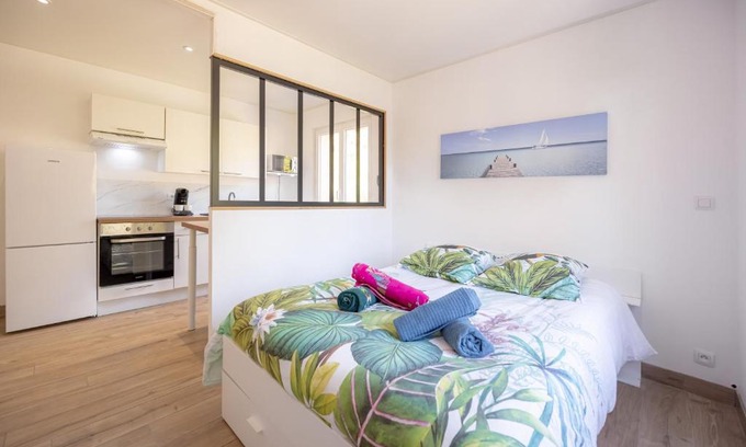 La Faviere Apartment | Cozy Studio by the Sea - Pet and Child Friendly Retreat