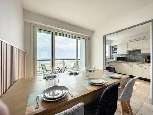 Saint-Jean-de-Monts Apartment | Oceanfront Retreat with Panoramic Views and Free Parking