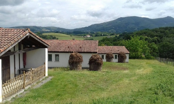 Dantxarinea Cottage | Discover Bordak 2: Ocean View & Spa in Urdazubi