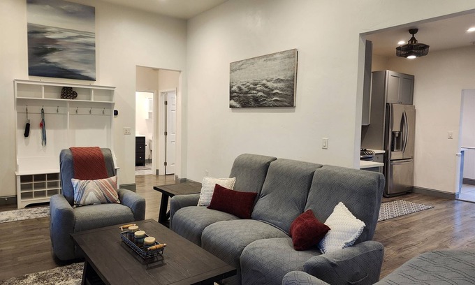 Lodi House | Dog-Friendly Bordeaux Bungalow Near Downtown with Pool