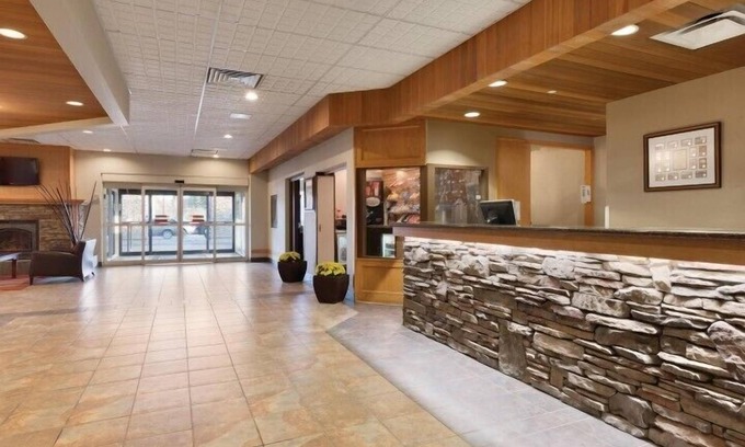 Lloydminster Hotel | Family-Friendly Border Inn and Suites with Pool & Dining