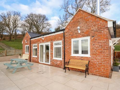 Halfway House House | Family-Friendly Border View Lodge - A 4-Star Retreat