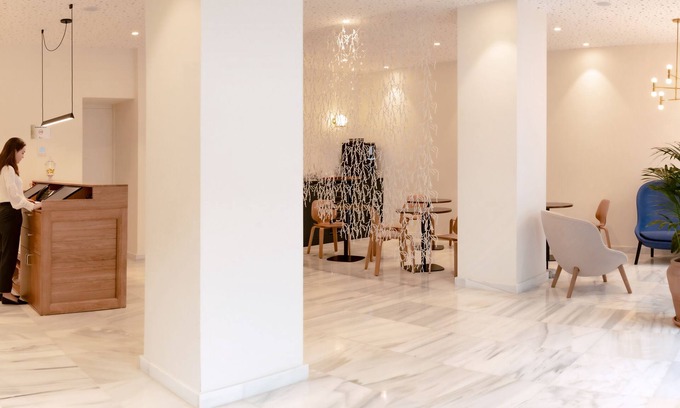 Burgos Hotel | Relaxing Stay at Boreal Viento Norte with Spa & Breakfast