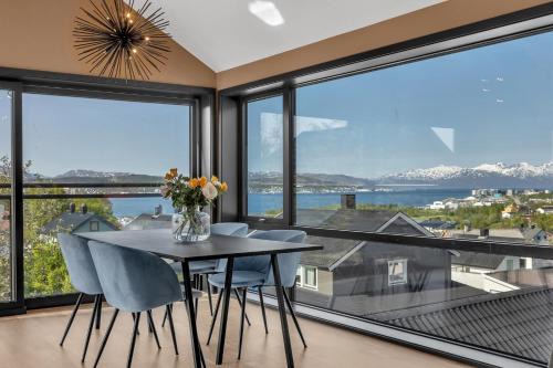Tromsdalen Villa | Borealis Luxury Suite