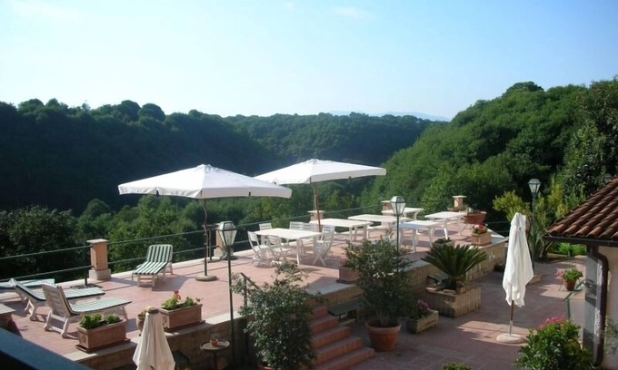 Palestrina House | Family-Friendly Getaway at Borghetto Criale with Breakfast