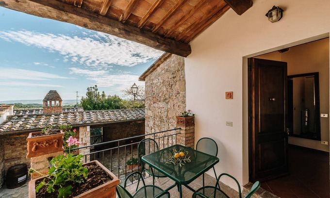 Villa A Sesta Apartment | Discover Borgo 4: Family-Friendly Escape with Spa & Hot Tub