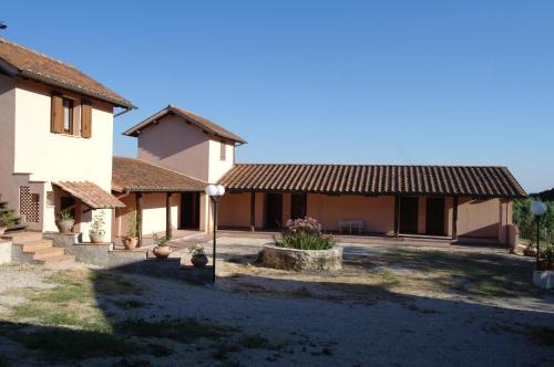 Fornole House | Welcoming Borgo Antico: Pet-Friendly Retreat with Hot Tub