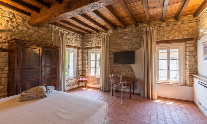 Viano Hotel | Relax at Borgo Cadonega Relais & SPA with Pool and Spa