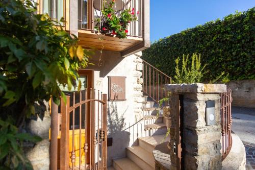 Voltino House | Pet-Friendly Retreat at Borgo Cantagallo Casa Olivia