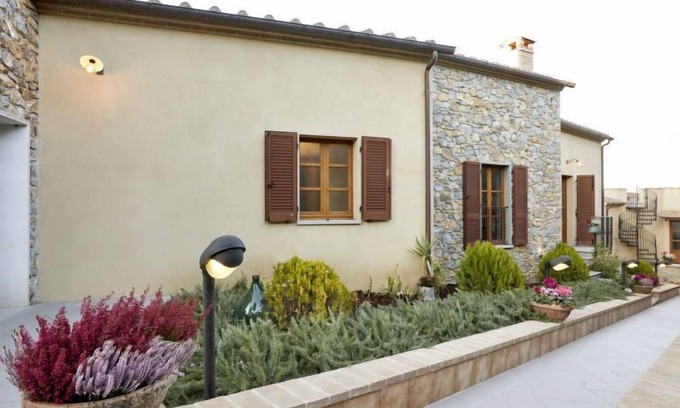 Lucignano House | Discover Borgo Carradori: Spa, Pool & Lake Views Await