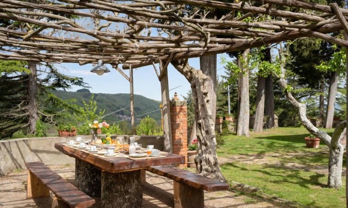 Torsoli House | Experience Borgo Castagnoli: Oceanfront Poolside Retreat