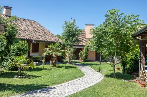 Porto Viro Apartment | Discover Borgo del Nibbio: Pet-Friendly with Pool Access