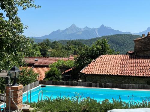 Arlia House | Discover Borgo di Quarazzana: Ideal for Large Groups in Tuscany