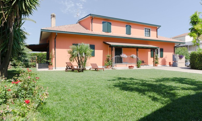 Ortona Villa | Discover Borgo Dragani: Perfect for 5 with Kitchen Access