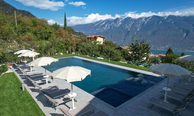 Aer Apartment | Explore Borgo Ermanno: Pet-Friendly Oasis with Ocean Views
