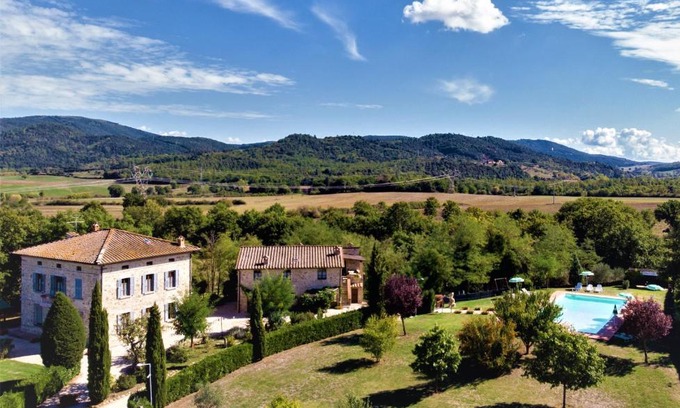Casole d'Elsa House | Cozy Borgo Il Villino: Family-Friendly with Ocean Views