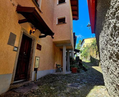 Maccagno House | Tranquil Borgo Paradiso Guest House with Family Amenities