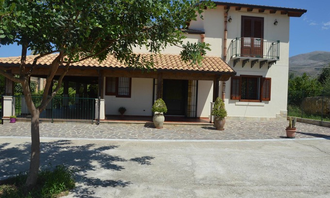 Partinico Villa | Discover Borgo Parrini: Relaxing Retreat in Sicilian Countryside
